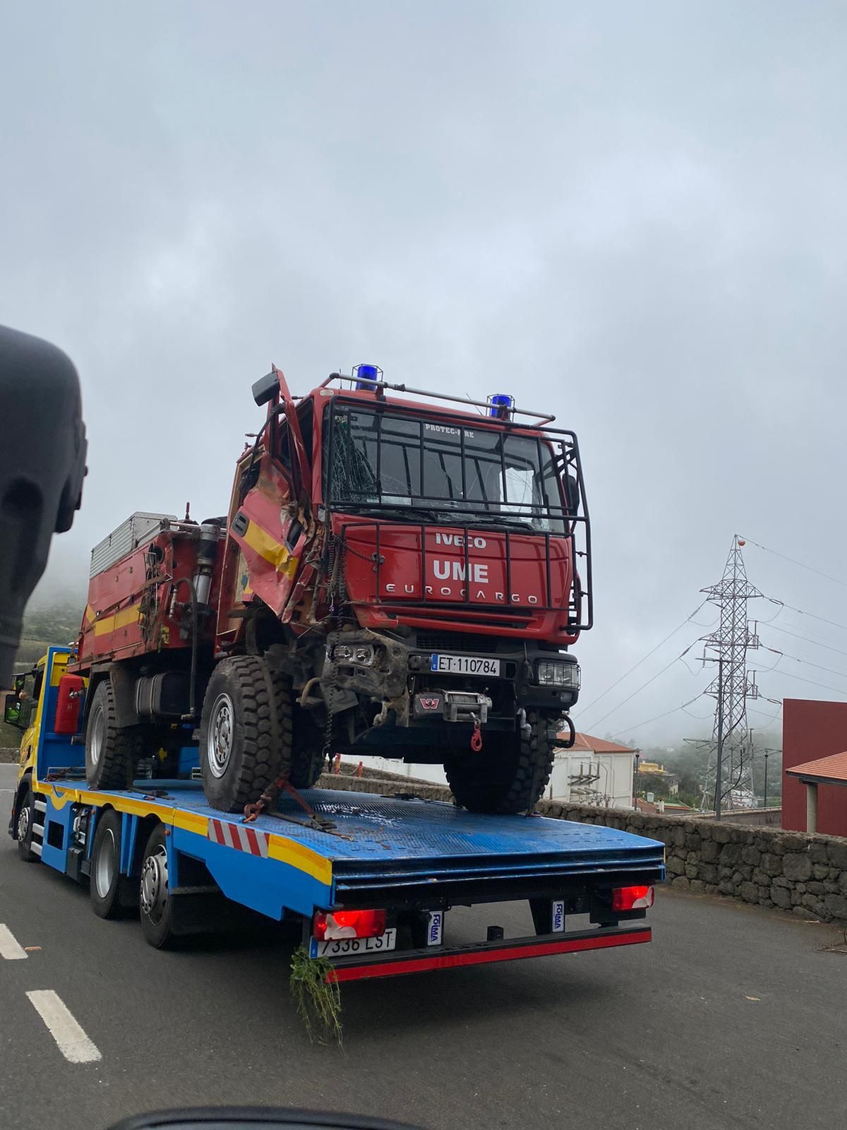 Un camión de la UME se estrella contra un talud tras sufrir una avería