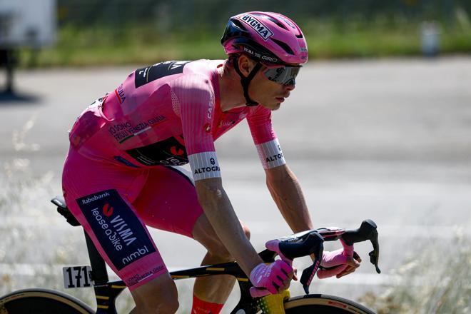 Vingegaard, en el primer día vestido de rosa.