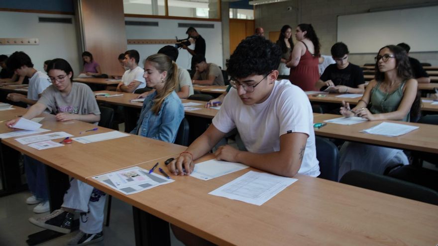 Arranca la Selectividad 2025 en Baleares con el examen de Lengua Castellana: &quot;Sintaxis bien, pero la literatura...&quot;