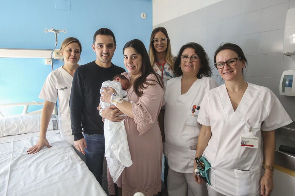 Hugo ha sido el primer bebé nacido en 2020 en el Hospital General de Alicante