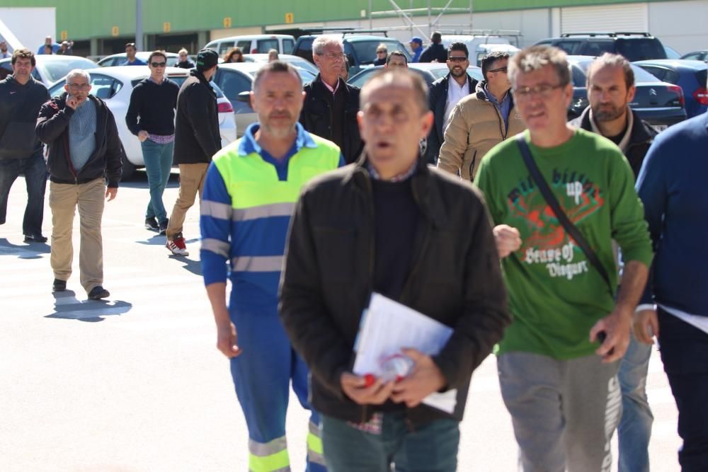 La mayoría de trabajadores vota a favor del acuerdo alcanzado con el Ayuntamiento en la maratoniana reunión de la madrugada del jueves