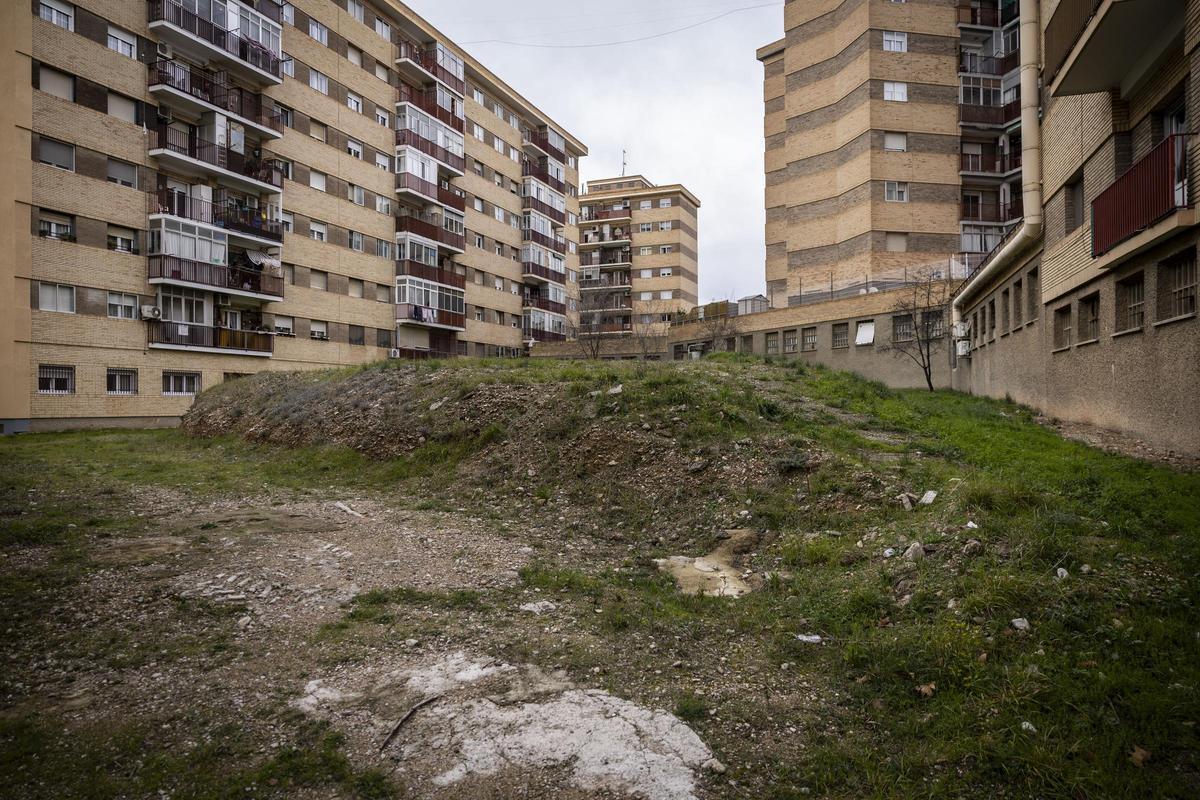 Los vecinos llevan años pidiendo el acondicionamiento de este solar.