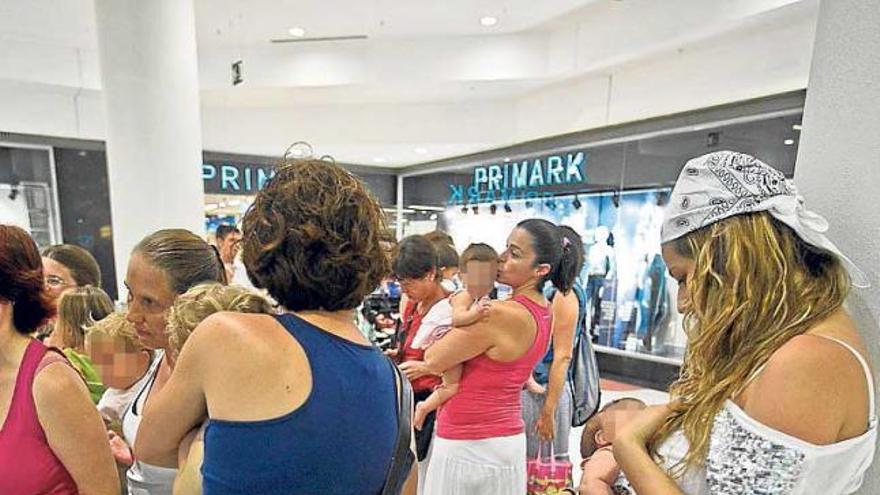 Protesta de lactantes en Primark