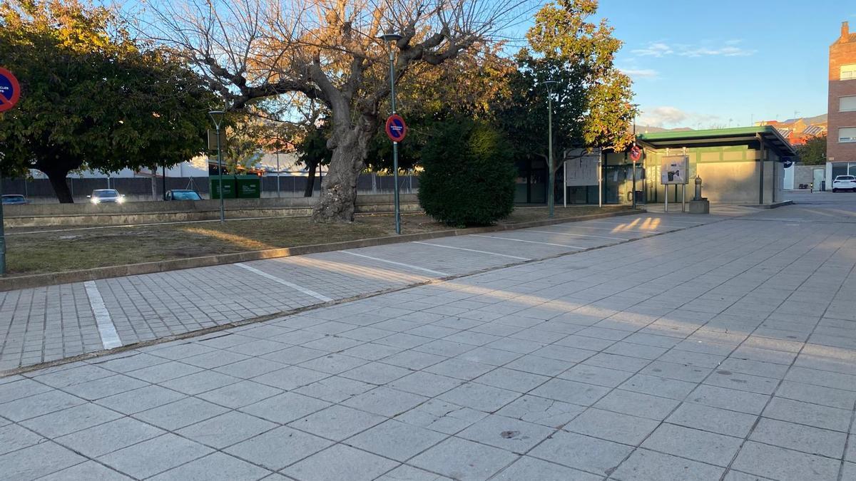 L'aparcament davant de l'Ajuntament de Santa Coloma de Farners