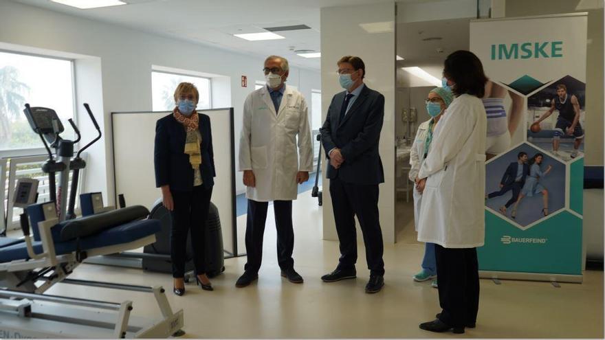 Ana Barceló, Dr. Muñoz, Ximo Puig, durante la visita al Hospital IMSKE