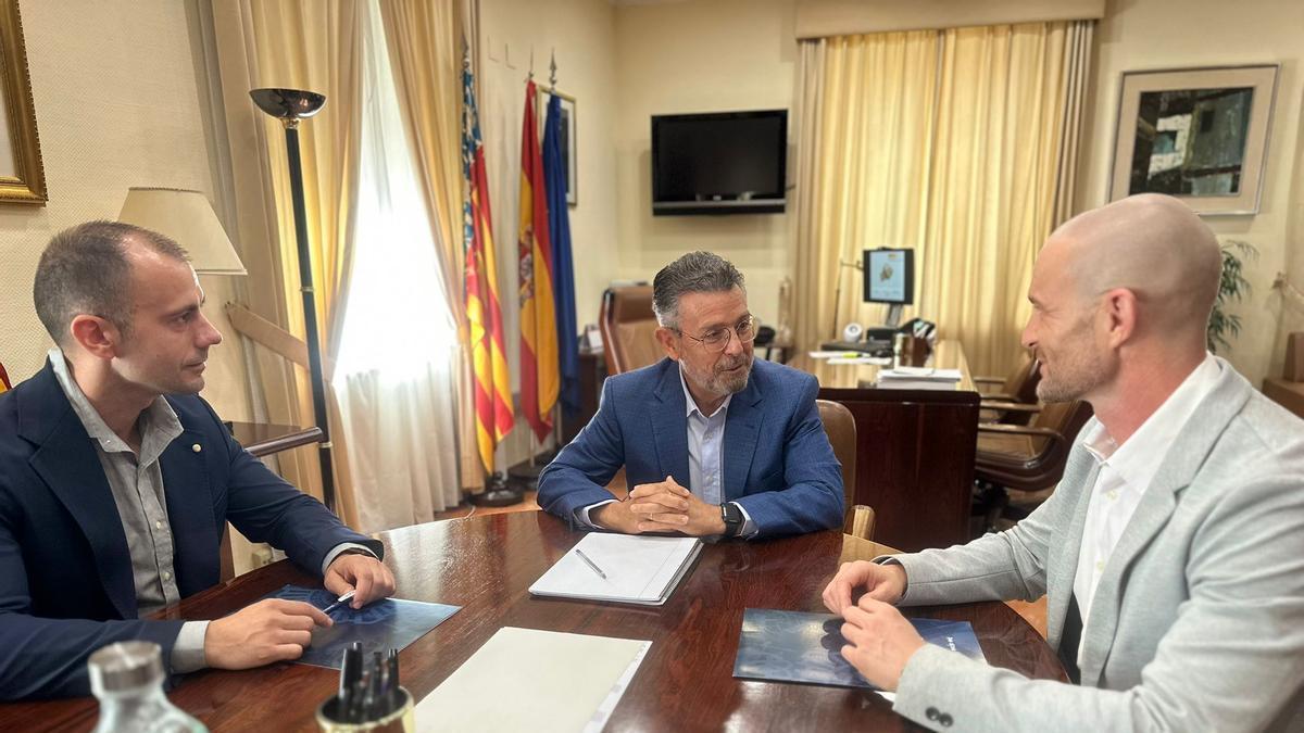 Un momento de la reunión de Jupol con el subdelegado del Gobierno en Alicante.