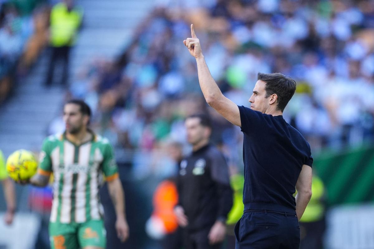 Inigo Perez, head coach of Rayo Vallecano, gestures during the Spanish league, LaLiga EA Sports, football match played between Real Betis and Rayo Vallecano at La Cartuja stadium on February 21, 2026, in Sevilla, Spain. AFP7 21/02/2026 ONLY FOR USE IN SPAIN. Joaquin Corchero / AFP7 / Europa Press;2026;SPORT;ZSPORT;SOCCER;ZSOCCER;Real Betis v Rayo Vallecano - LaLiga EA Sports;