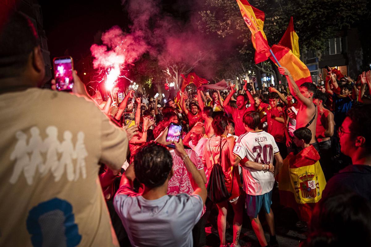 Les millors imatges de la celebració a Manresa del triomf de la Roja al Mundial