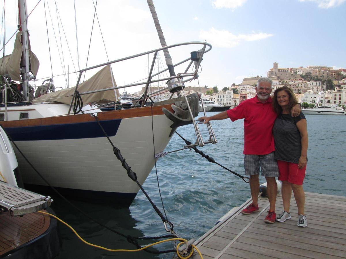 Vicent Ferrer y Iolanda Bonet, en agosto de 2015 con el ‘Suret VI’.