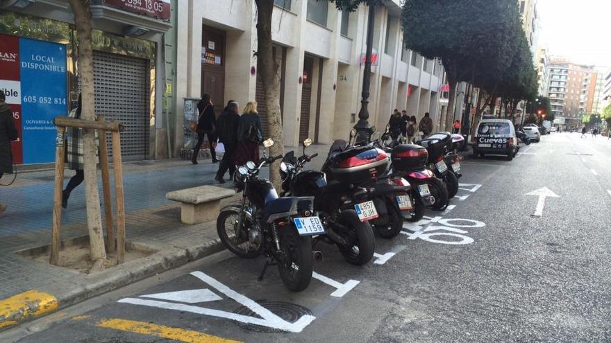 La calle Colón tendrá plazas de aparcamiento para motos de día y para coches de noche