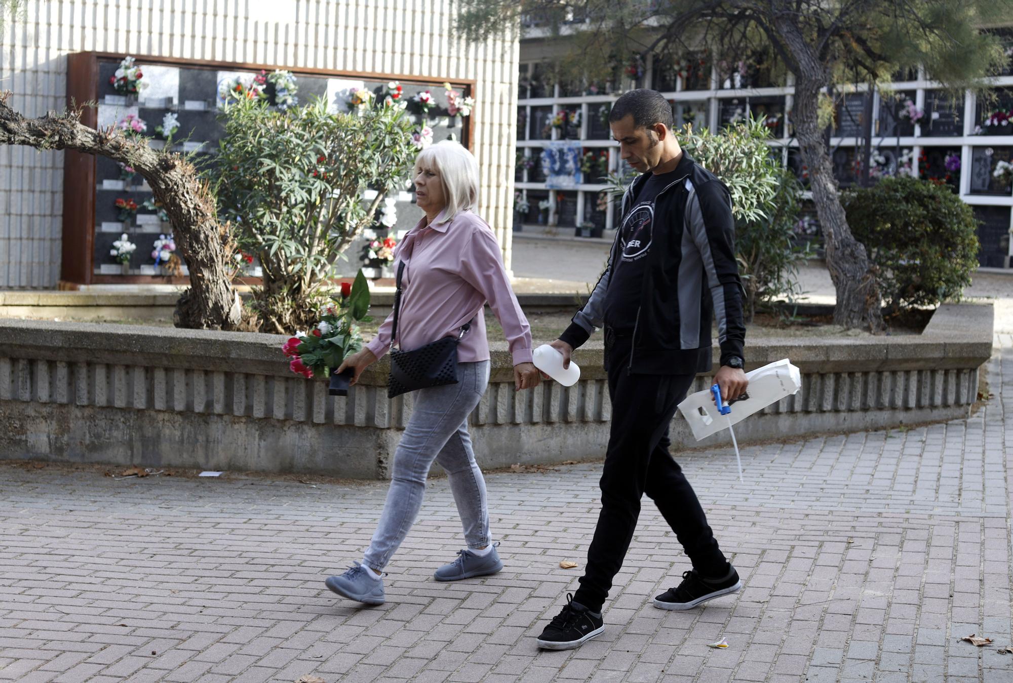 El cementerio de Torrero recibe ya a los visitantes más adelantados por Todos los Santos