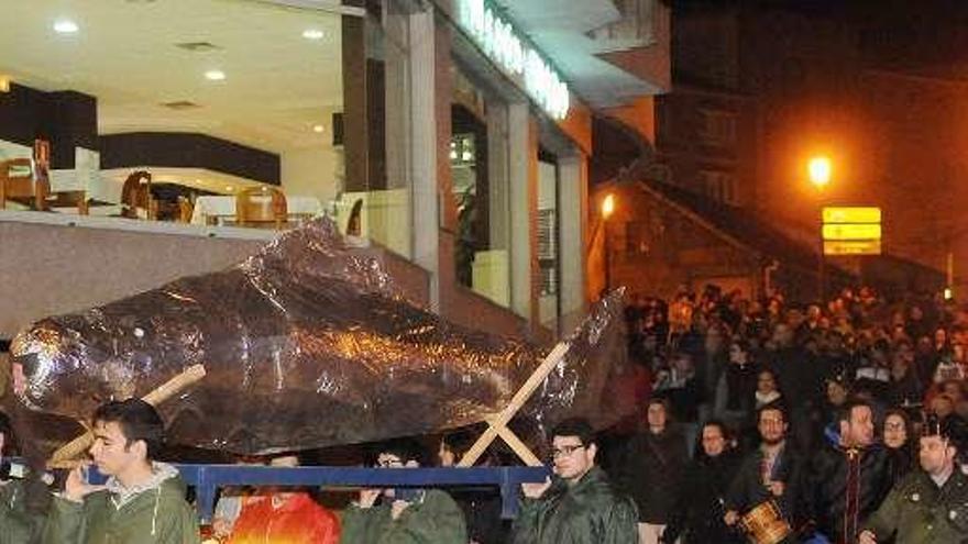 Portonovo entierra la sardina y Sanxenxo celebra hoy el desfile central