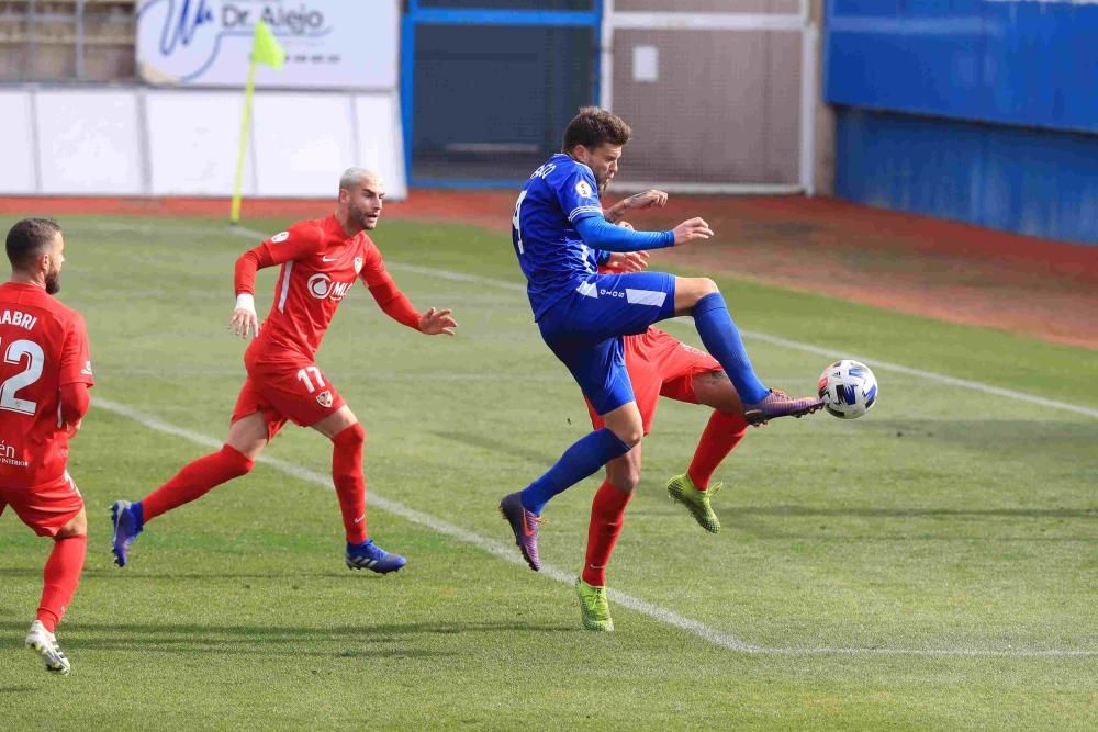 El Lorca Deportiva mejora su imagen pero cae goleado