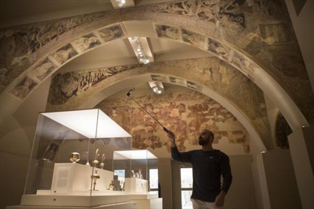Sala del MNAC, el pasado 23 de septiembre, con las pinturas murales de la sala capitular del monasterio de Sijena salvadas por Josep Gudiol. Sala del MNAC, el pasado 23 de septiembre, con las pinturas murales de la sala capitular del monasterio de Sijena salvadas por Josep Gudiol.
