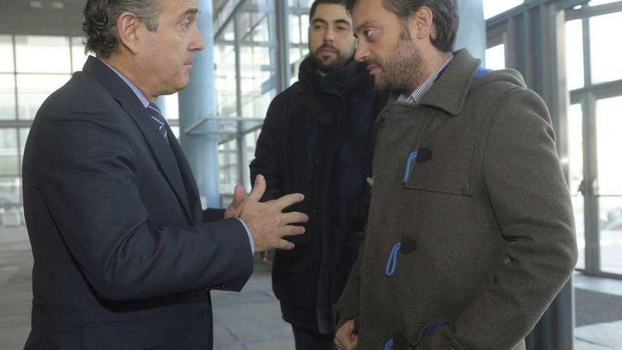 Enrique Losada, con Xiao Varela y Xulio Ferreiro.