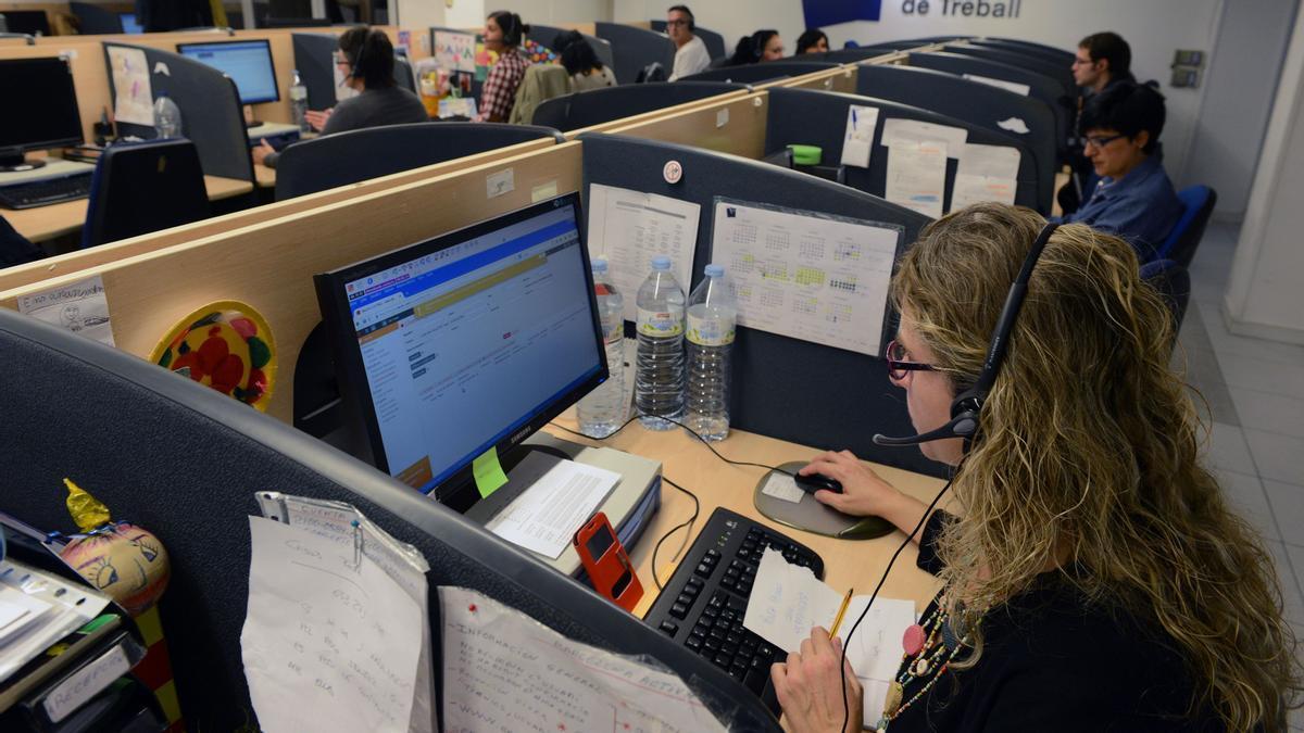 Trabajadores de un 'call center' de Barcelona.