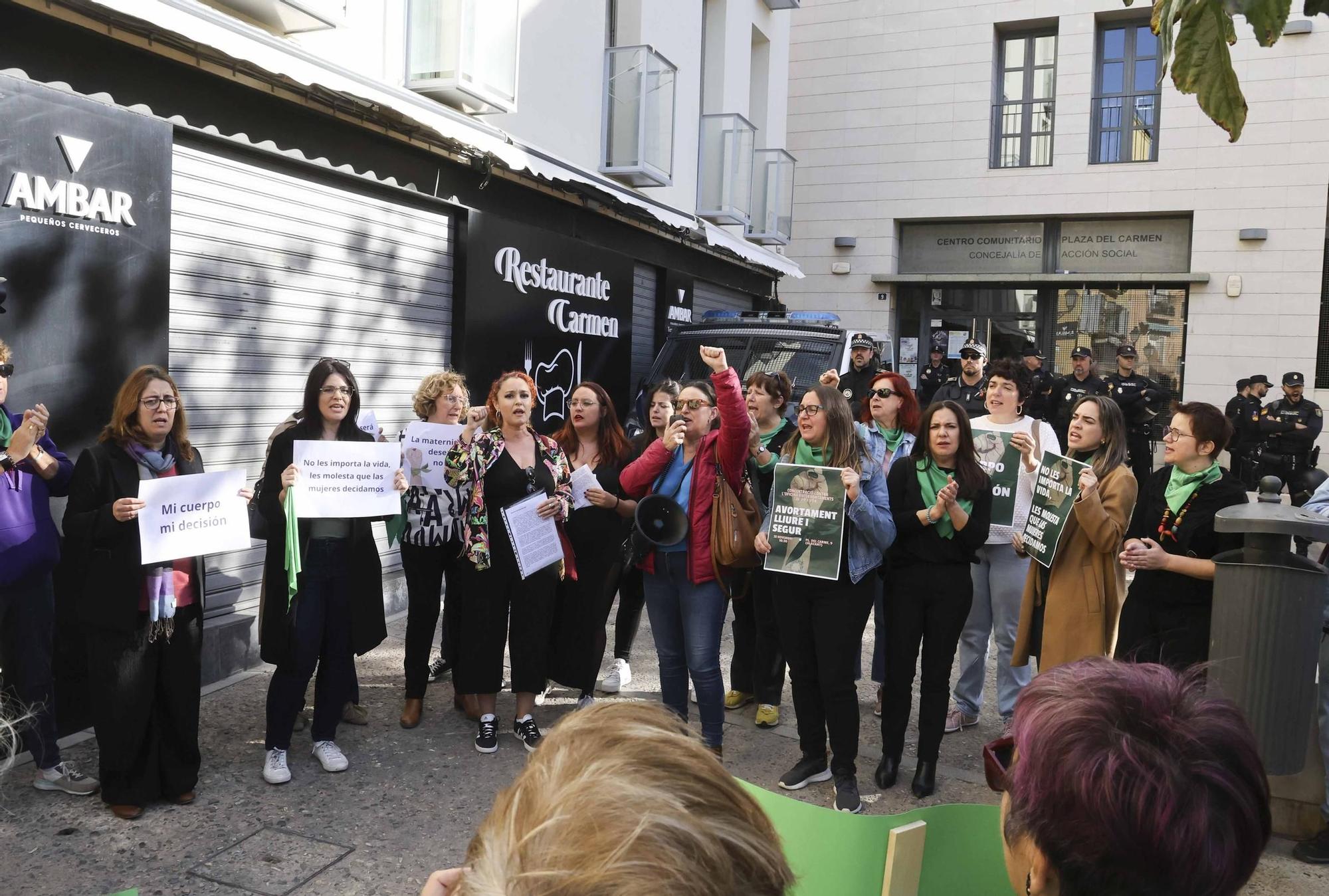 PP y Vox inauguran la polémica oficina "antiaborto" de Alicante entre críticas por "ilegal"