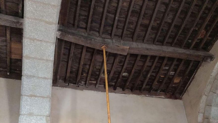 La viga de la iglesia tiene en vilo al pueblo de Monumenta de Sayago
