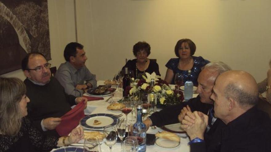 María del Pilar Ferrero y María Luisa Calzada, al fondo.