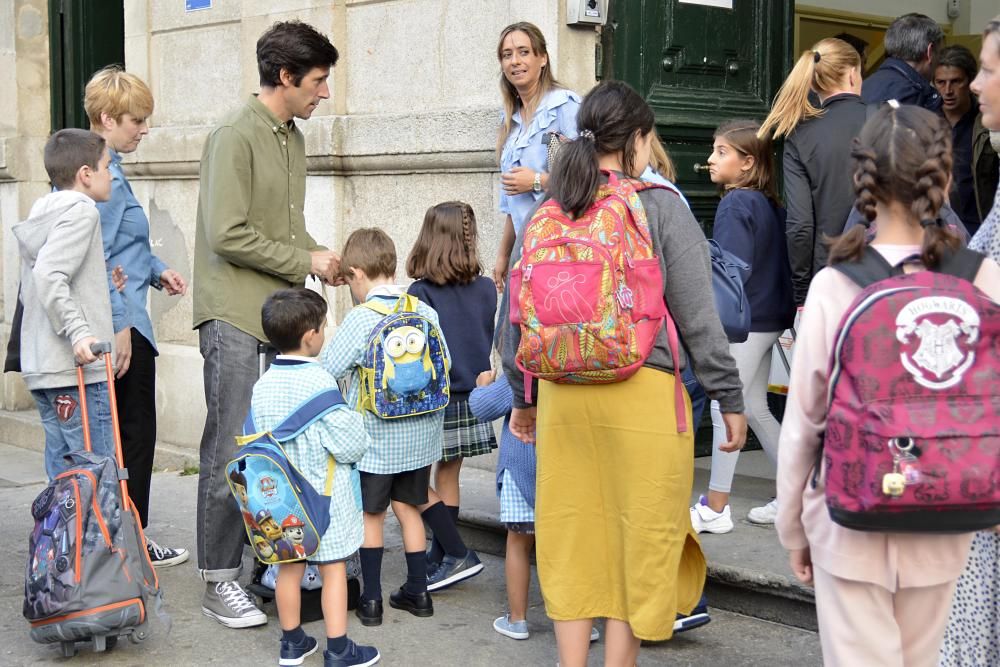 Los alumnos de Infantil, Primaria y Educación Especial comienzan hoy un nuevo curso. En A Coruña, son casi 20.000 niños los que acudirán hoy a clase para reencontrarse con sus compañeros.