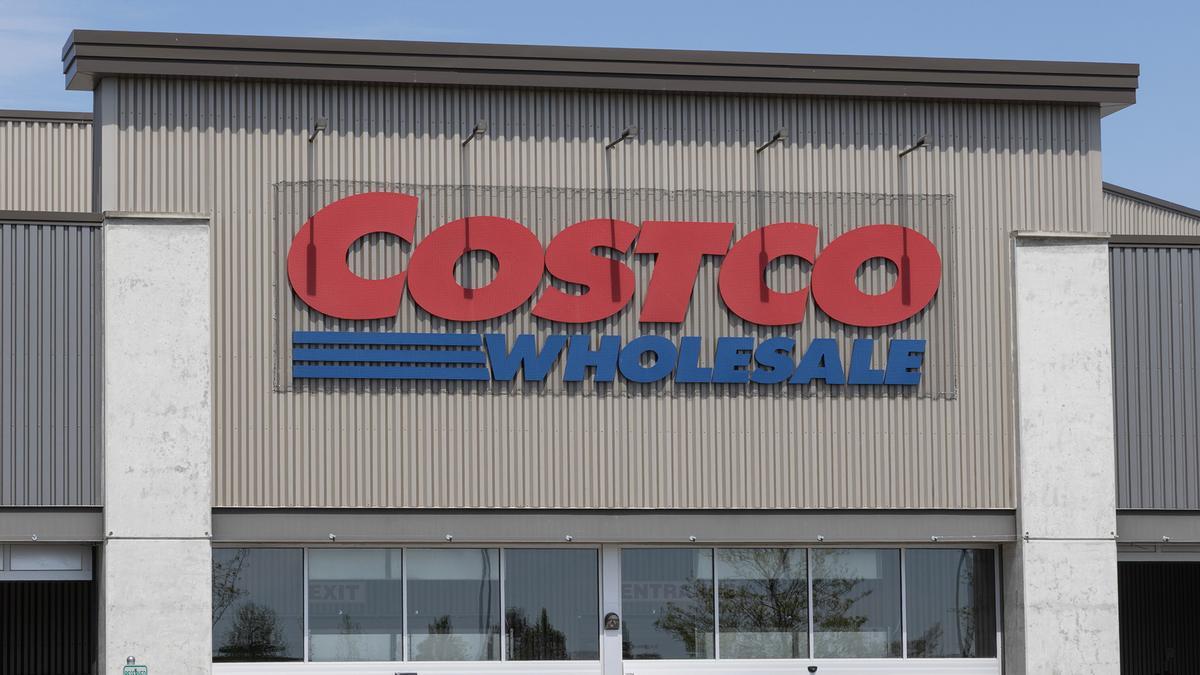 Mañana se esperan colas kilométricas en Costco para conseguir el secador vertical que deja desde sábanas a anoraks como recién comprados tras salir de la lavadora: tiene muchísima capacidad