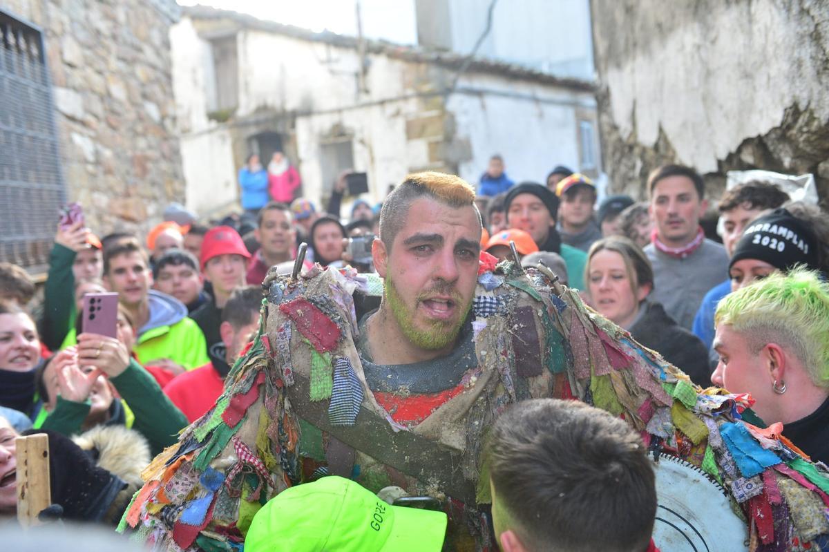 Fotogalería | Lluvia de nabos en Piornal para el Jarramplas