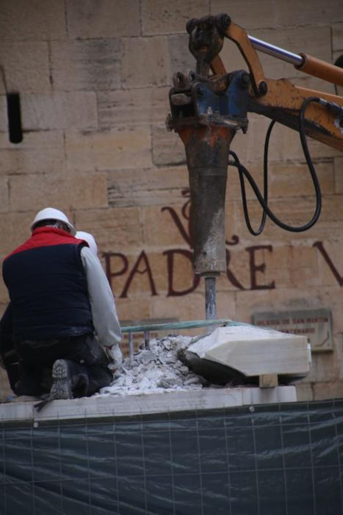 Retoman los trabajos para retirar la Cruz de los Caídos de Callosa de Segura
