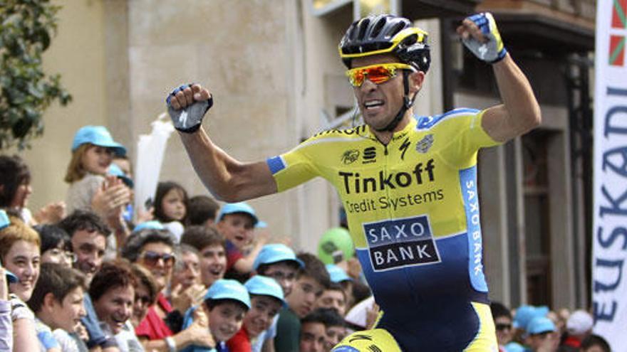 Alberto Contador celebra su victoria.