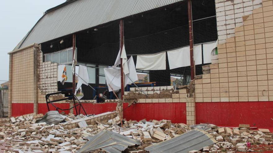 Dénia iniciará en breve la reparación del pabellón destrozado por el tornado