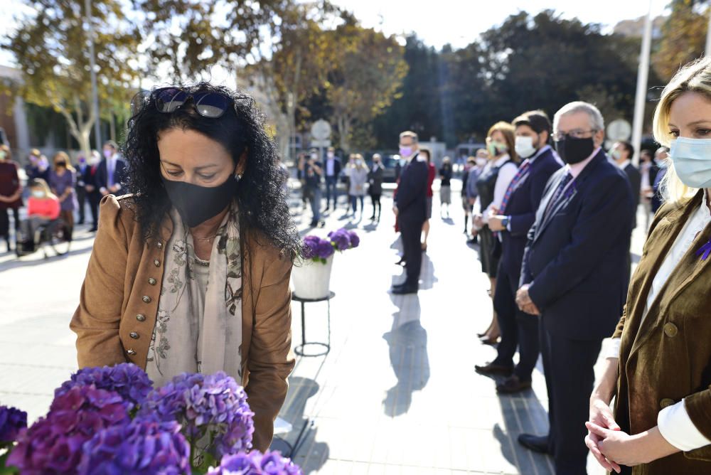 Homenaje a las víctimas de la violencia machista en la Asamblea Regional