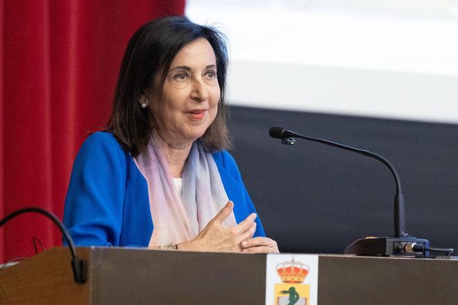 La ministra de Defensa no suspende al DAO de la Guardia Civil porque carece de "elementos de juicio suficientes"