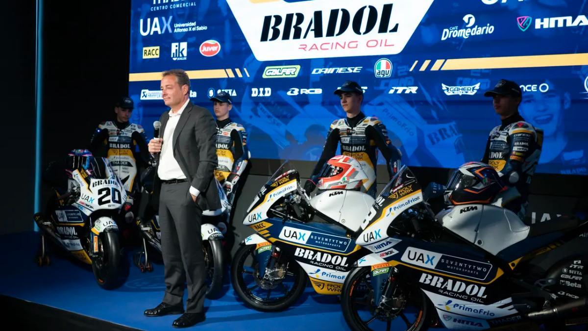Alzamora, en la presentación de su equipo UAX SeventyTwo ArtBox para el JúniorGP y la European Talent Cup 2025