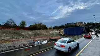 Atascos y preocupación vecinal en Ciudad Naranco por las obras de construcción del nuevo ramal (las obras alcanzan dos meses de dieciocho)