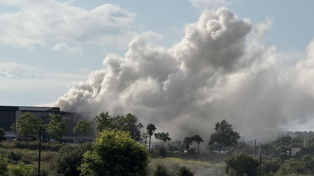 Incendio tóxico en Vilanova i la Geltrú