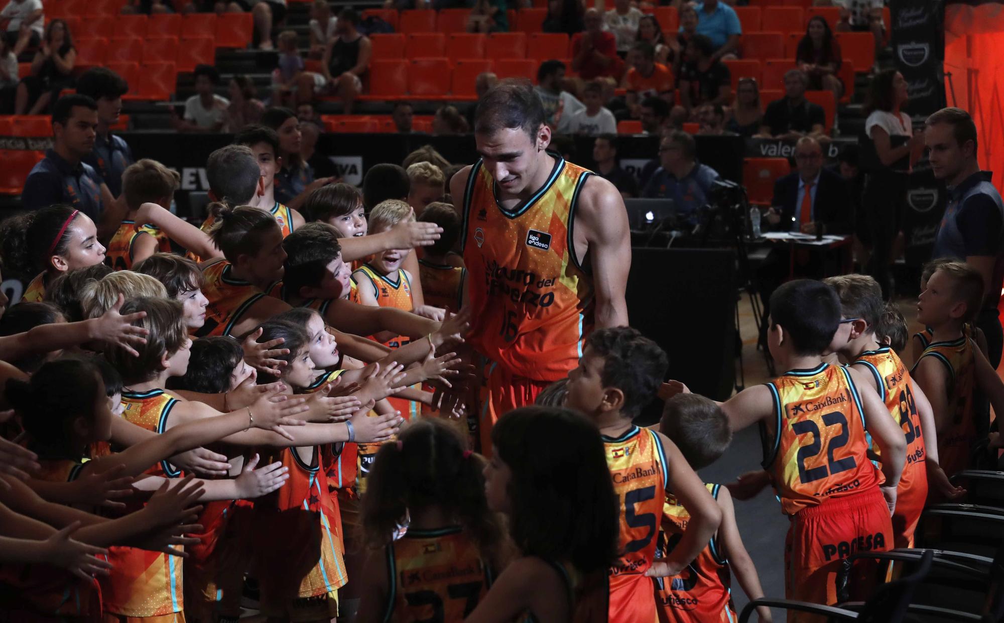 Presentación del Valencia Basket en La Fonteta