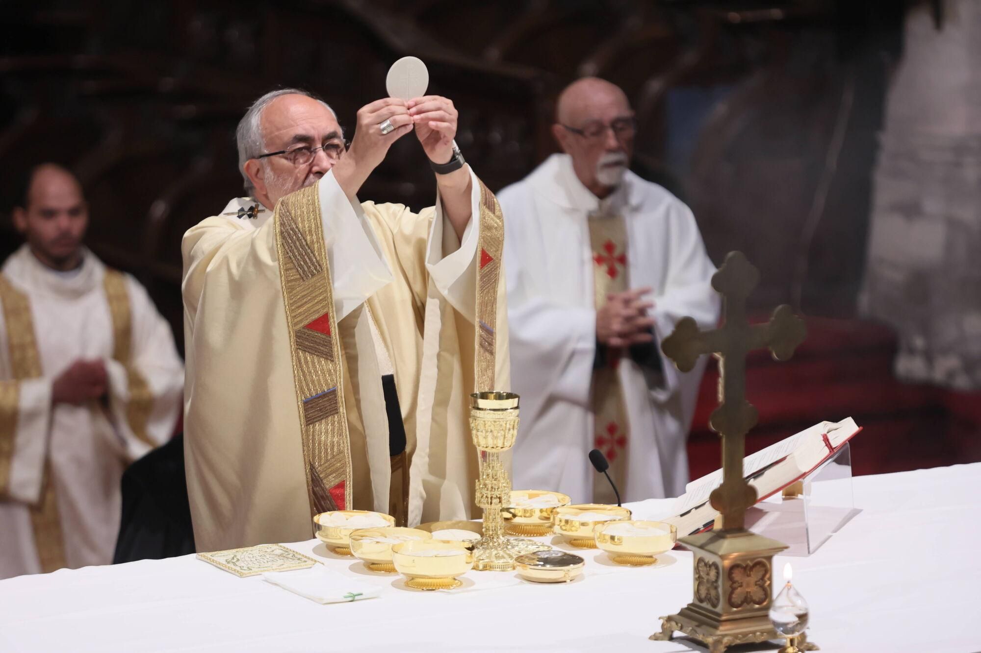 Así fue la misa del Corpus Christi en la catedral de Oviedo.