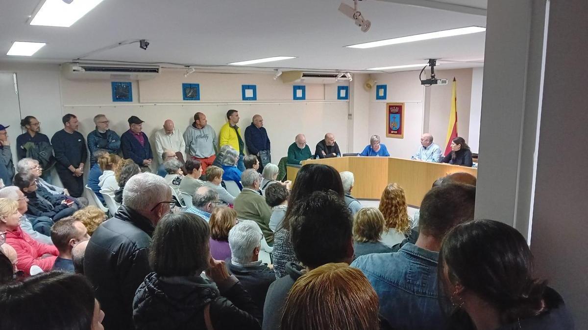 El saló de sessions de l'Ajuntament de Callús es va omplir en el darrer ple