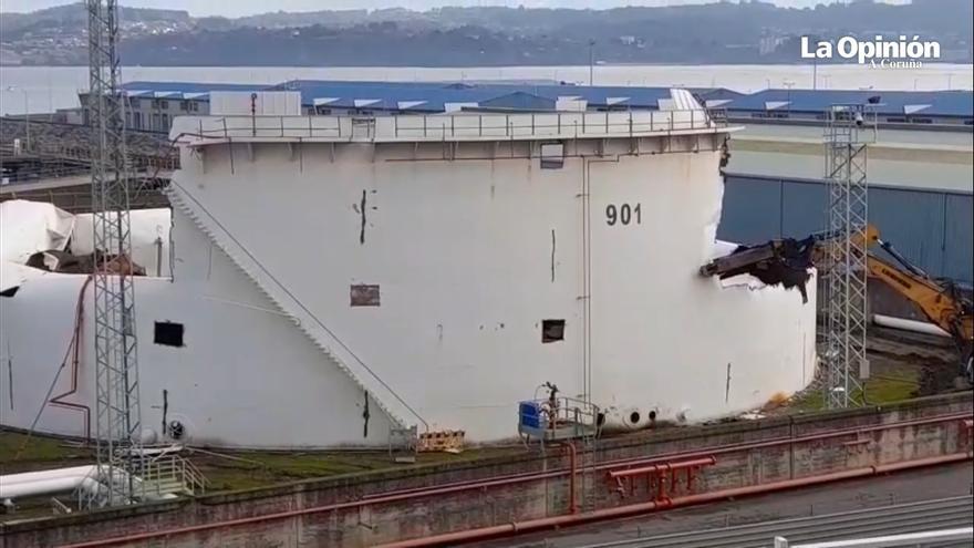 Continúa el desmontaje de los tanques de crudo de Repsol en el muelle de San Diego