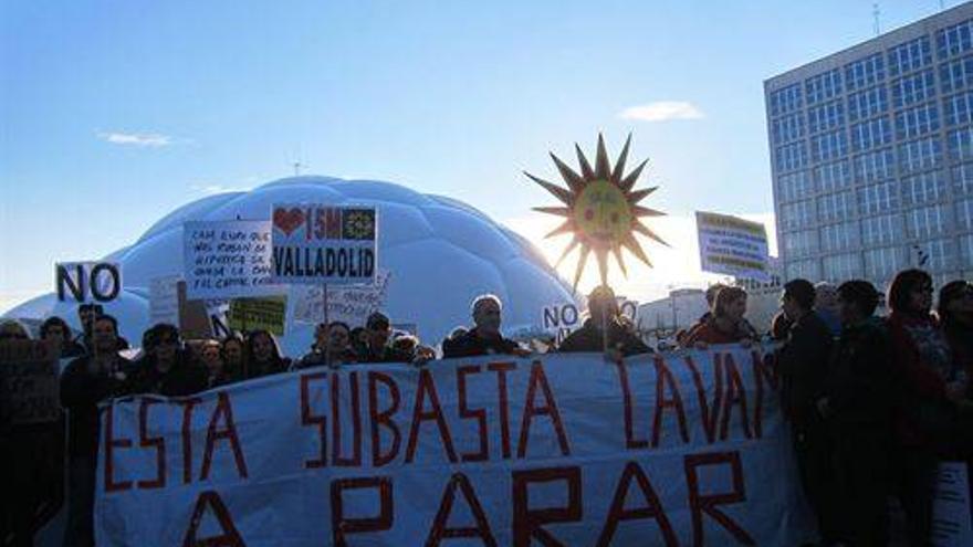 Medio millar de personas recorre el centro de Valladolid para protestar por los desahucios