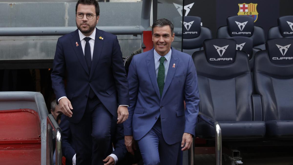 Pedro Sánchez y Pere Aragonès, en el Camp Nou