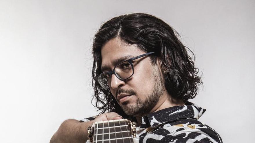 La guitarra, la aliada del paraguayo Pedro Martínez