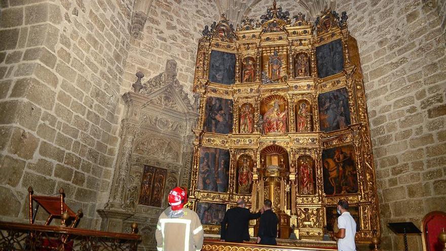 El retablo de Luis de Morales sufre daños estructurales y en la pintura tras el incendio