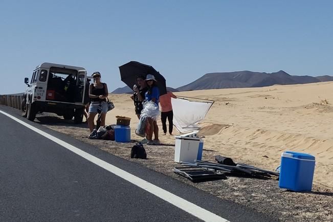 FUERTEVENTURA . - PUBLICIDAD DE ADIDAS EN LAS DUNAS DE CORRALEJO - 18-10-16