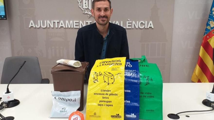 El Económico - Sagunto vuelve a repartir cubos marrones para el reciclaje  de la basura orgánica