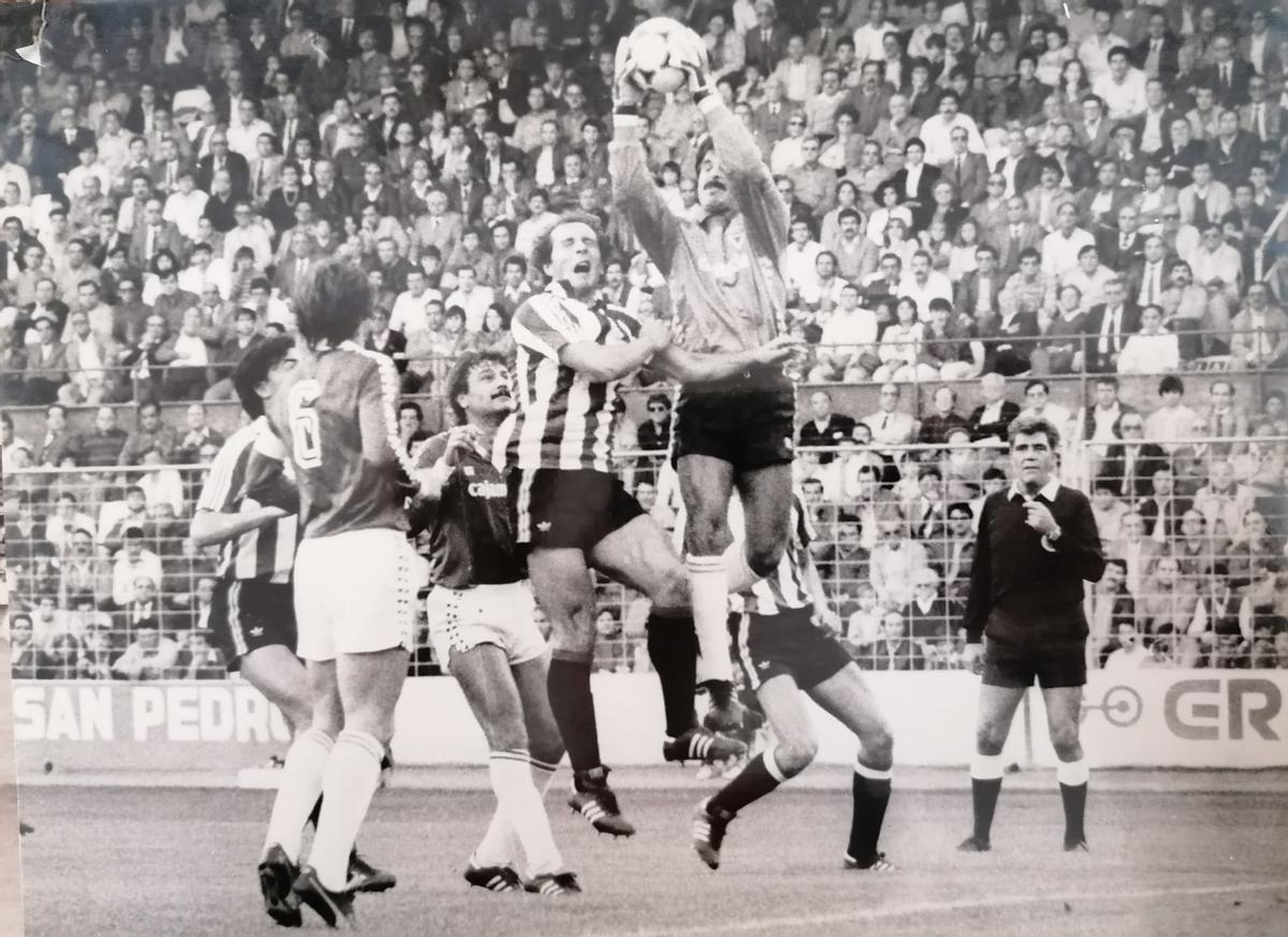 Ferrer, amb Liceranzu, en un partit de Primera amb el Múrcia contra l'Athletic Club el 1984