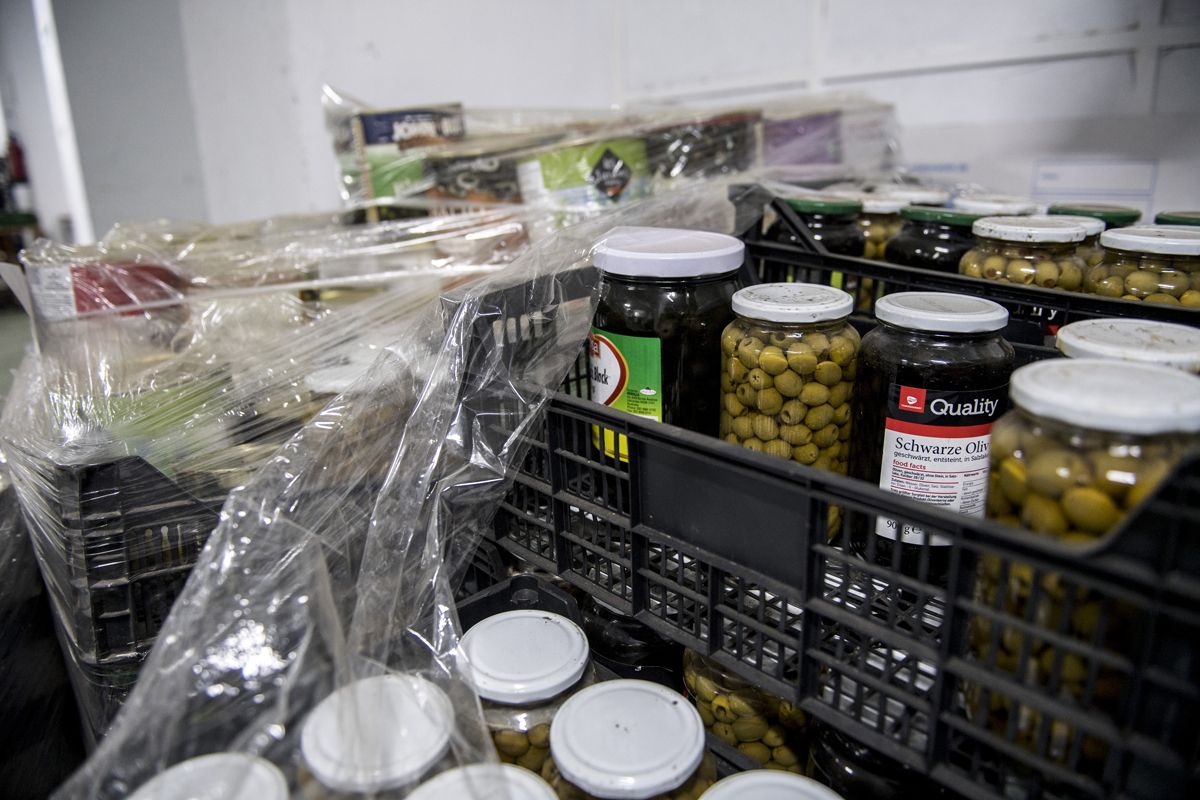 Fotogalería | Una jornada de trabajo en el Banco de Alimentos de Cáceres