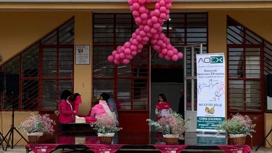 Organizan mesas informativas y charlas para sensibilizar sobre el cáncer de mama en Coria