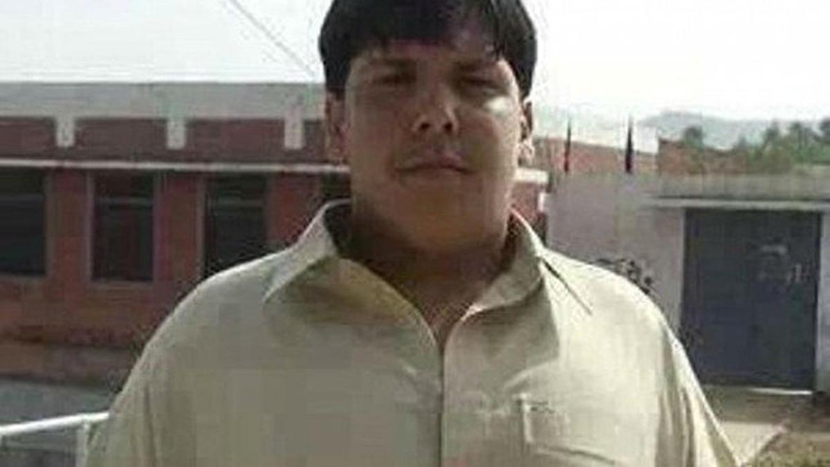 El alumno de 14 años Aitizaz Hasan, que murió el lunes al intentar impedir a un atacante suicida detonar un chaleco lleno de explosivos.