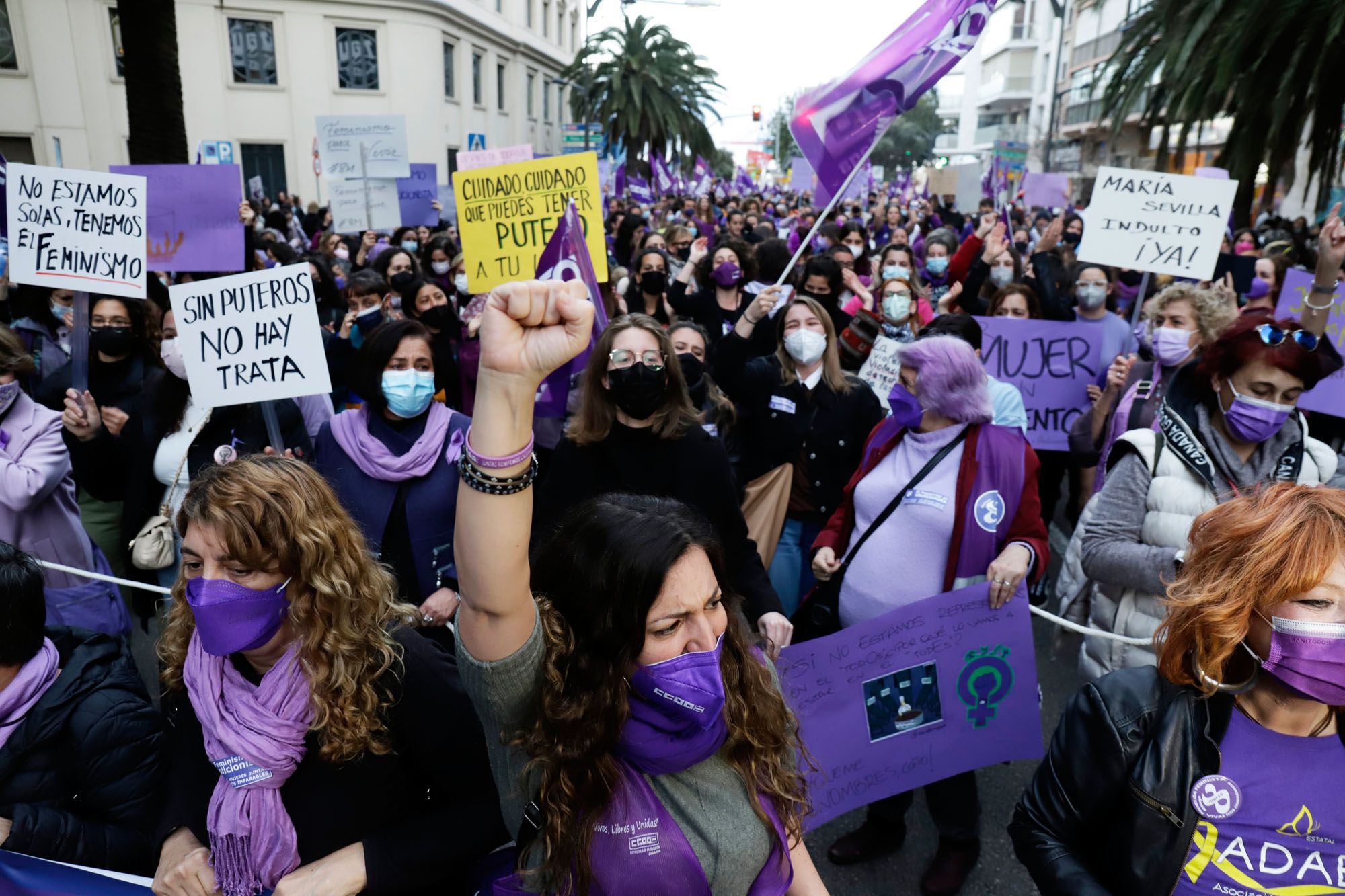 Las imágenes de la marcha multitudinaria por el Día Internacional de la Mujer en Málaga.