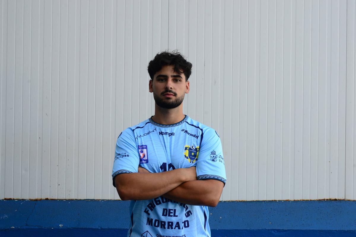 Arnau Fernández. Extremo izquierdo. Edad: 24 años. Altura: 1,78 metros. Peso: 81 kilos Arnau Fernández. Extremo izquierdo. Edad: 24 años. Altura: 1,78 metros. Peso: 81 kilos